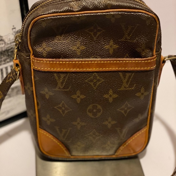 Authentic Louis Vuitton Danube Monogram - Picture 2 of 9